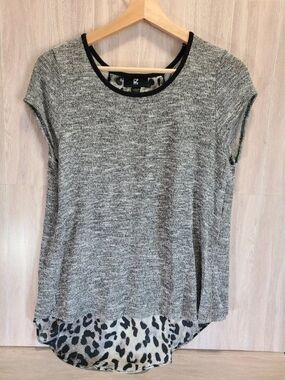 iZ Byer Cheetah Print Back Top Womens Large Gray Short Sleeve Layered Blouse